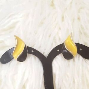 Vintage Yellow Clipons Earrings 🌴